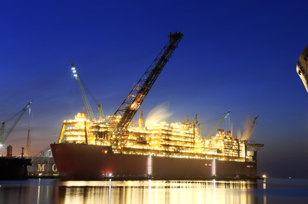 삼성중공업이 건조한 세계 최대 규모 크기의 FLNG [사진=삼성중공업]