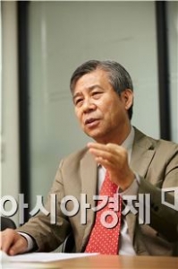 [지면/노다지]강창희 대표 “싱글 노년, 주거형태부터 바꿔라 ”