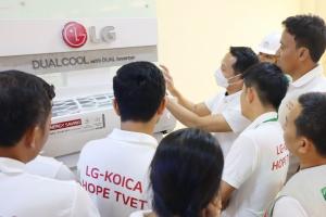 LG전자, 캄보디아서 가전 서비스 교육 진행..."청소년들의 자립 돕는다"