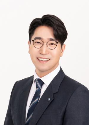 안양시의회 김도현 의원, 전국 최초 시각장애인과 외국인 포상 규정 정비