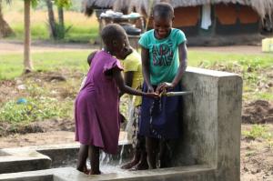 이랜드재단-킴스클럽, ‘세계 물의 날’ 맞아 아프리카 케냐에 식수기금 전달